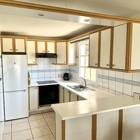 Residencial Rolando 아파트